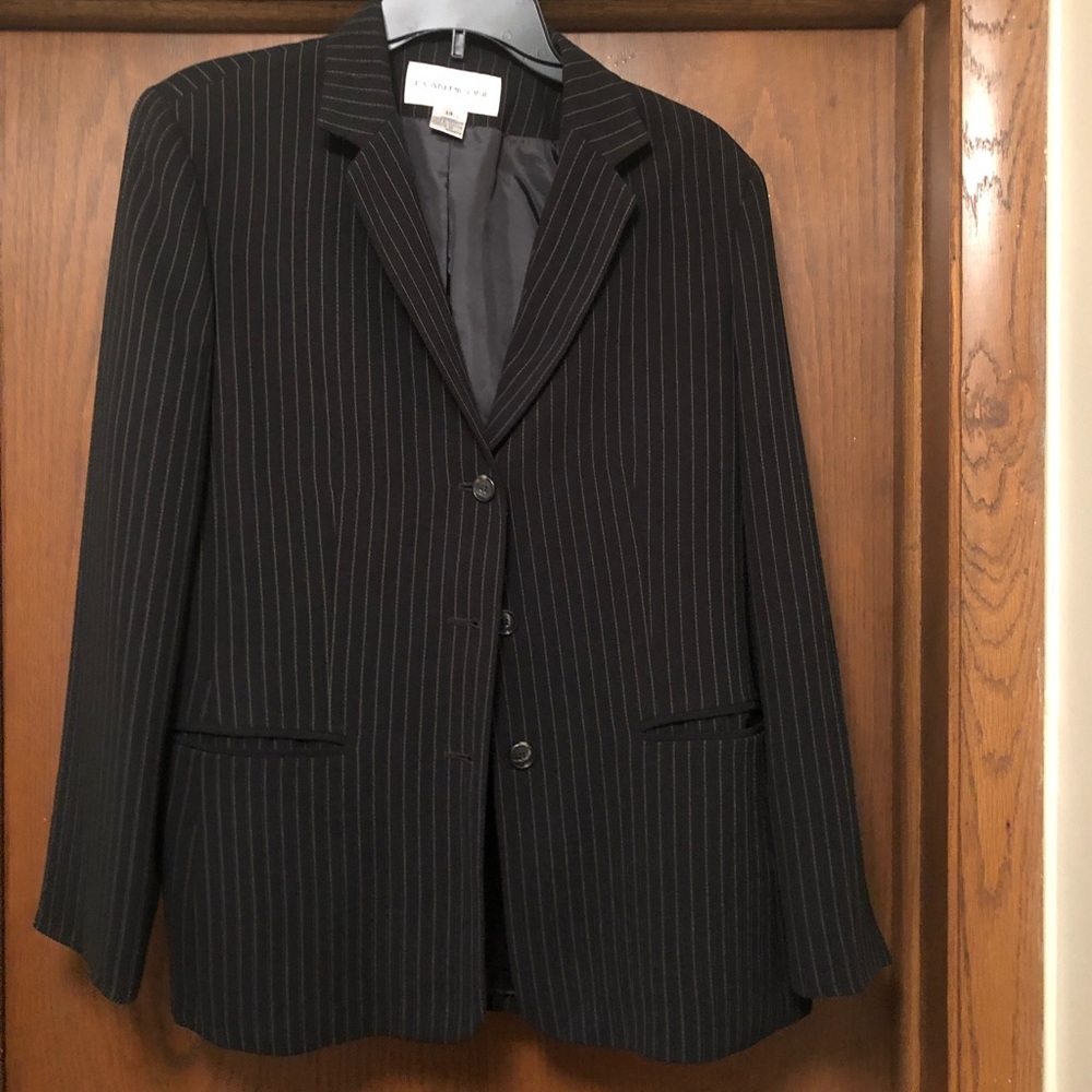 Evan Picone - Black pinstriped women’s blazer. Women’s Sz 14 EUC